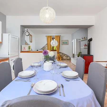 Mit Privatpool Fuer 8 Personen Ca 150 Qm In Cokuni, Istrien Suedkueste Von Istrien Holiday home *