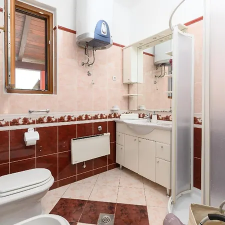 Mit Privatpool Fuer 8 Personen Ca 150 Qm In Cokuni, Istrien Suedkueste Von Istrien Holiday home Mutvoran