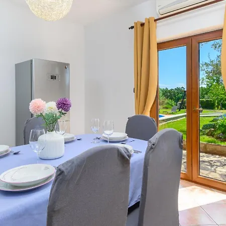 Holiday home Mit Privatpool Fuer 8 Personen Ca 150 Qm In Cokuni, Istrien Suedkueste Von Istrien