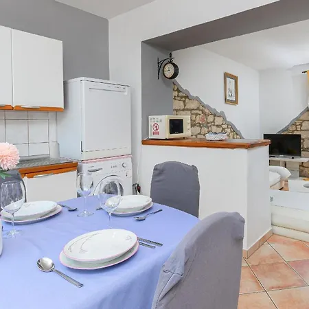 Mit Privatpool Fuer 8 Personen Ca 150 Qm In Cokuni, Istrien Suedkueste Von Istrien Holiday home Mutvoran