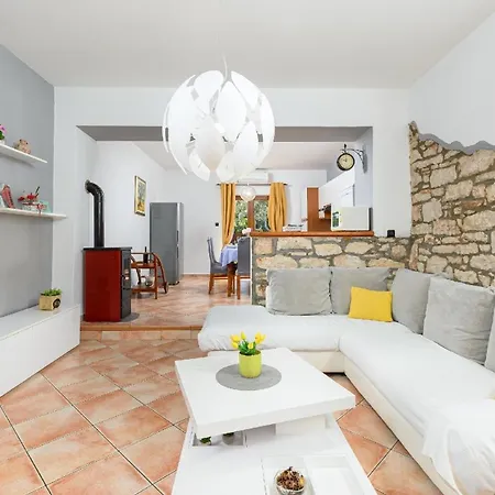 Mit Privatpool Fuer 8 Personen Ca 150 Qm In Cokuni, Istrien Suedkueste Von Istrien