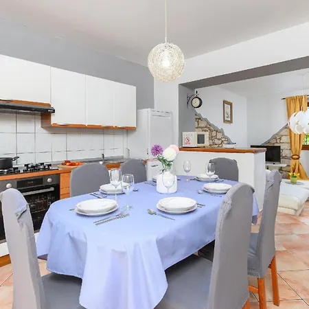Holiday home Mit Privatpool Fuer 8 Personen Ca 150 Qm In Cokuni, Istrien Suedkueste Von Istrien