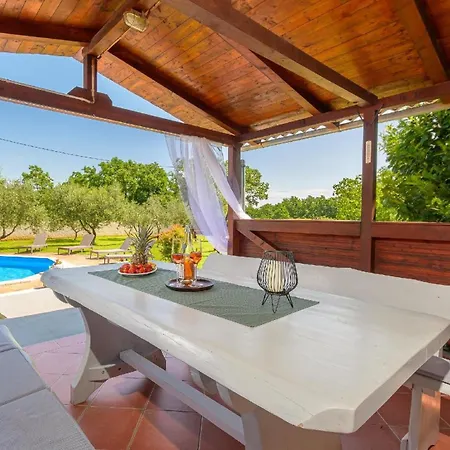Holiday home Mit Privatpool Fuer 8 Personen Ca 150 Qm In Cokuni, Istrien Suedkueste Von Istrien *