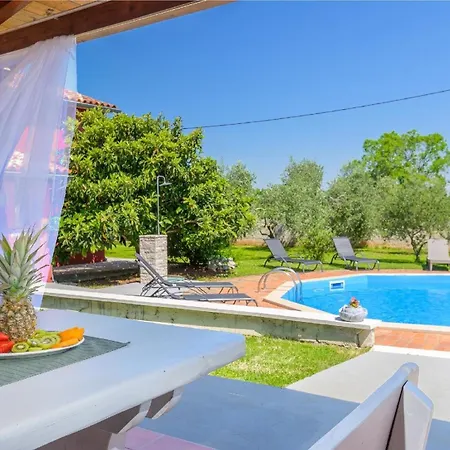 Mit Privatpool Fuer 8 Personen Ca 150 Qm In Cokuni, Istrien Suedkueste Von Istrien Holiday home Mutvoran