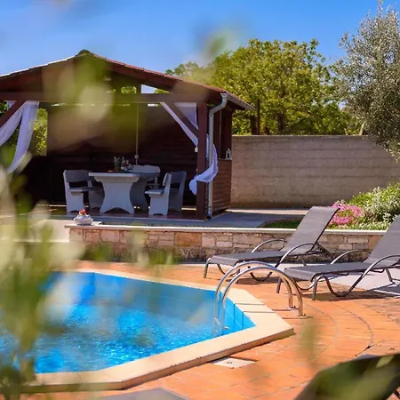 Holiday home Mit Privatpool Fuer 8 Personen Ca 150 Qm In Cokuni, Istrien Suedkueste Von Istrien *
