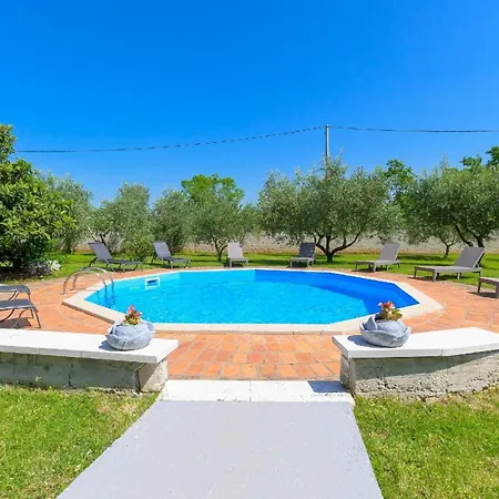 Holiday home Mit Privatpool Fuer 8 Personen Ca 150 Qm In Cokuni, Istrien Suedkueste Von Istrien Mutvoran